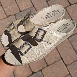 NEW La Plume Jen Rhinestone Ergonomic Made in Italy Sandals Beige Size US 9.5